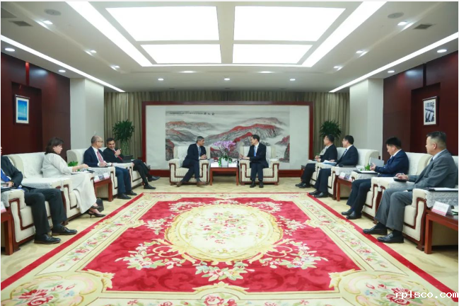 周育先会见霍尼韦尔全球董事长兼首席执行官柯伟茂一行